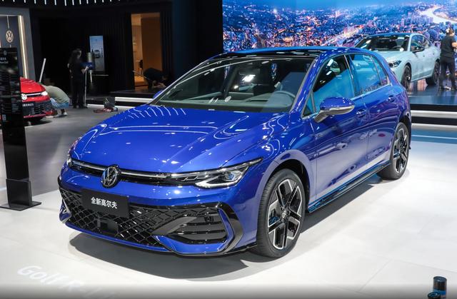 八代半高爾夫增配降價，新1.5T機頭油耗很低，鋼炮身材適合代步-有駕