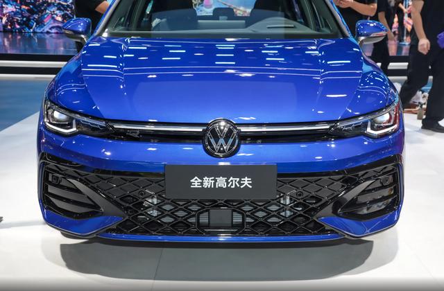 八代半高爾夫增配降價，新1.5T機頭油耗很低，鋼炮身材適合代步-有駕