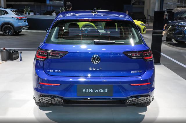 八代半高爾夫增配降價，新1.5T機頭油耗很低，鋼炮身材適合代步-有駕