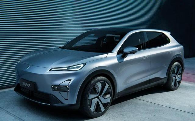 小身材大空間！軸距超漢蘭達，智能駕駛標配，油耗低至5升-有駕