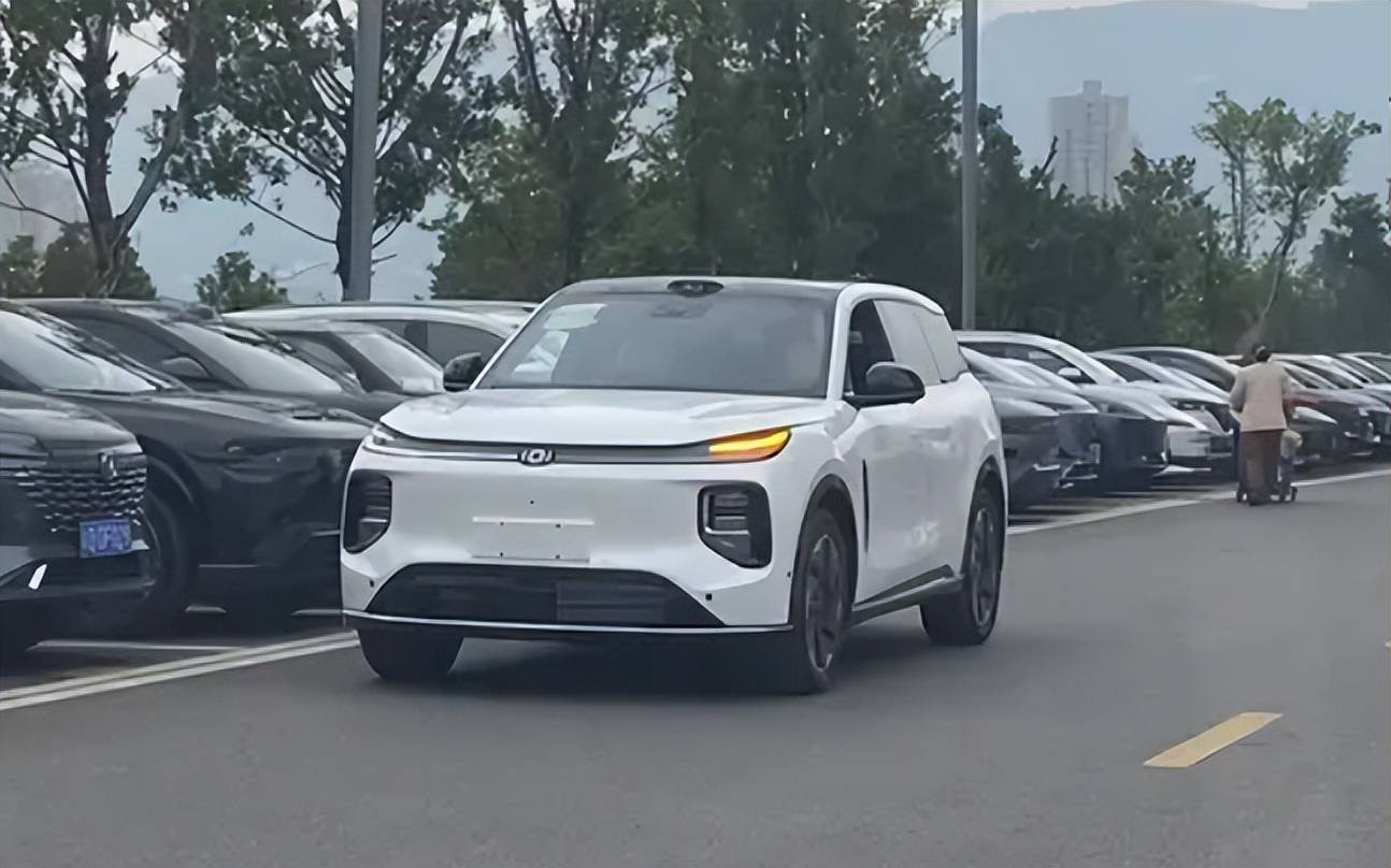 長安啟源新車定版曝光,尺寸配置升級,油耗不到5,新外觀能接受么