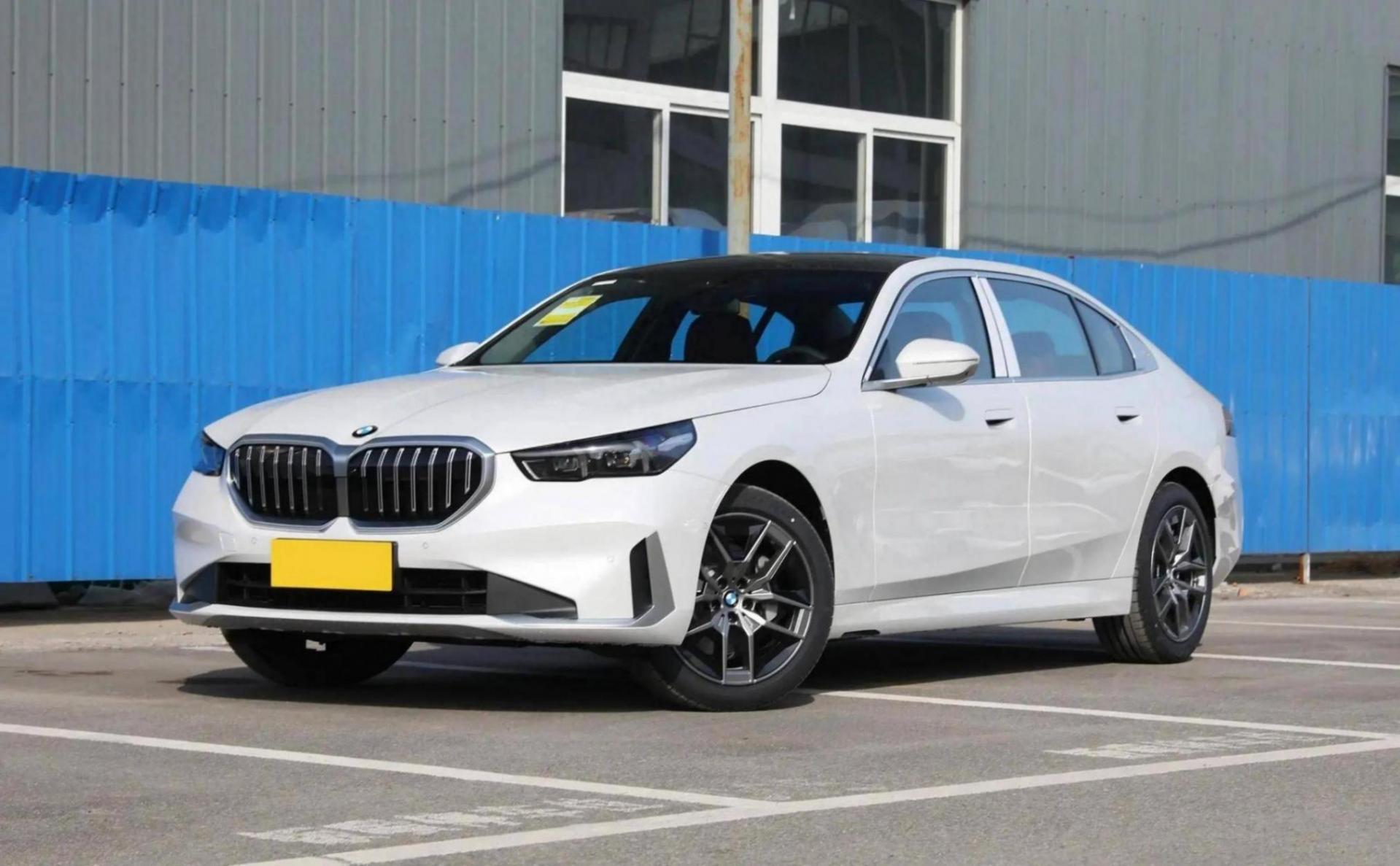 2025款寶馬5系長軸距版上市,配置、車機(jī)均升級(jí),43.99萬起