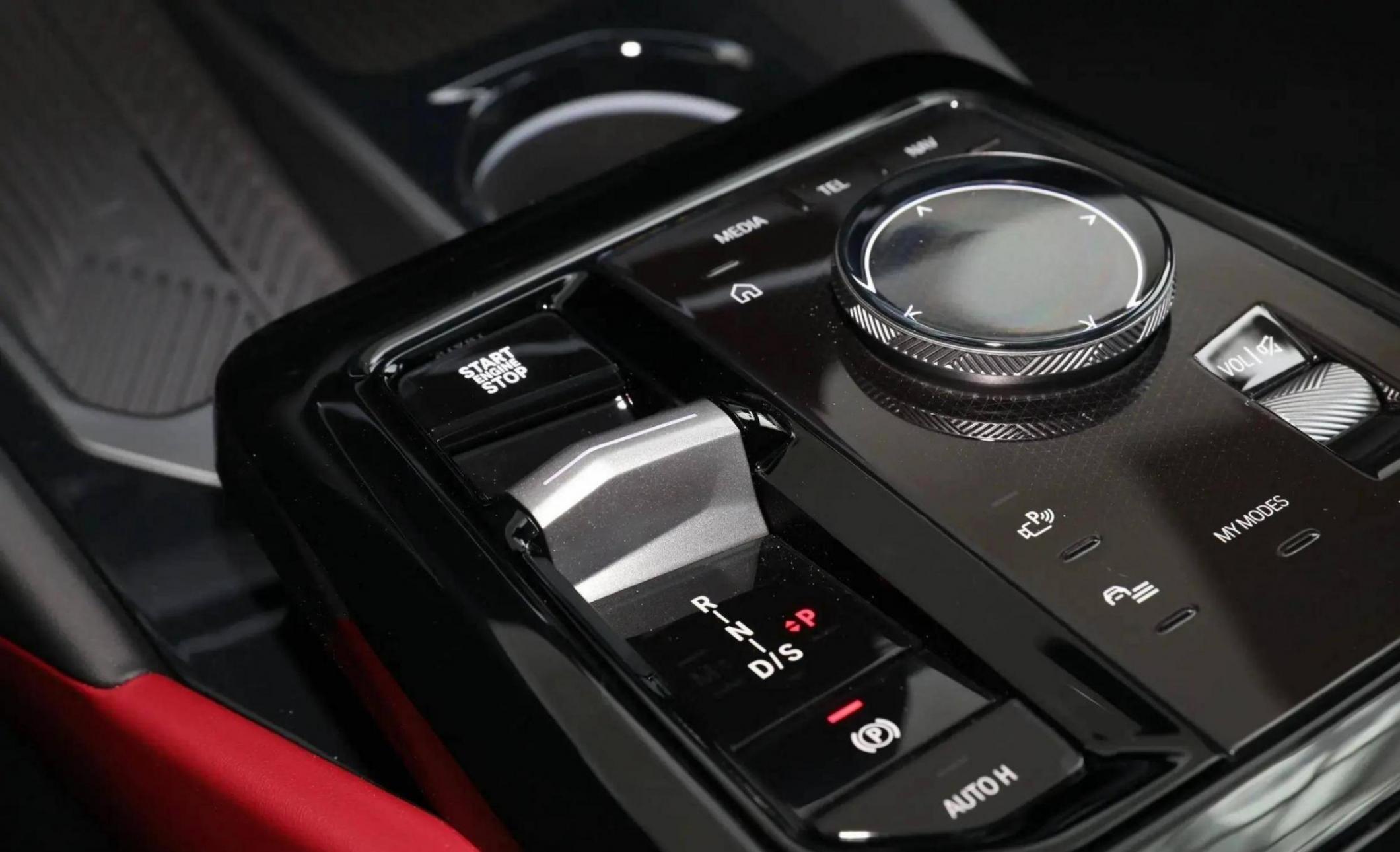 2025款寶馬5系長軸距版上市,配置、車機(jī)均升級(jí),43.99萬起