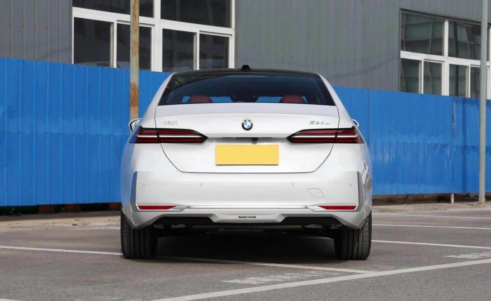 2025款寶馬5系長軸距版上市,配置、車機(jī)均升級(jí),43.99萬起