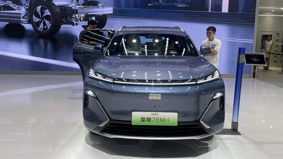 比亞迪不卷低價了,年收入30萬的家庭,進入選車最難的一年