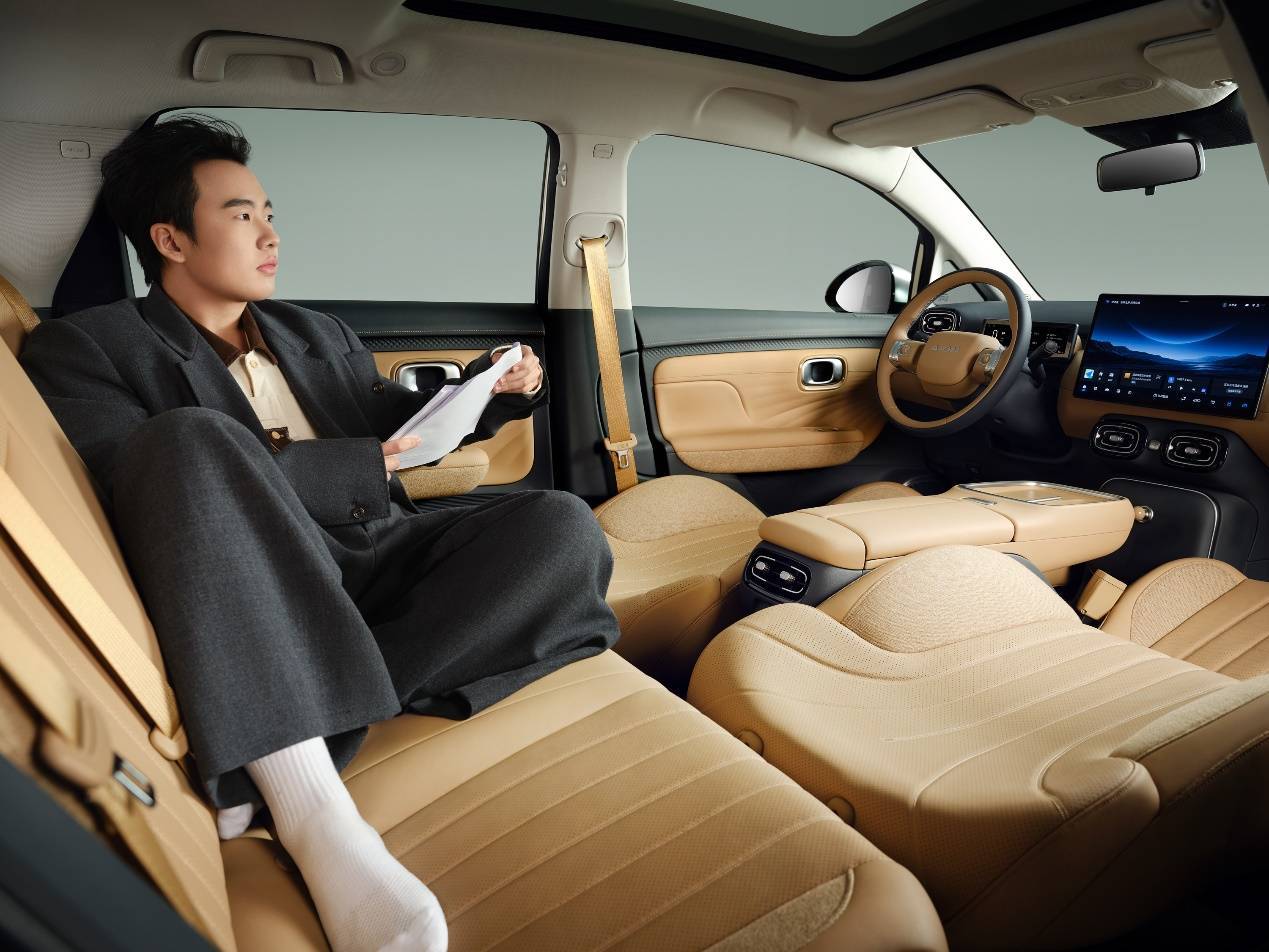 新年第一秀埃安UT開啟預(yù)售:比預(yù)期低1萬,開啟8萬清場模式