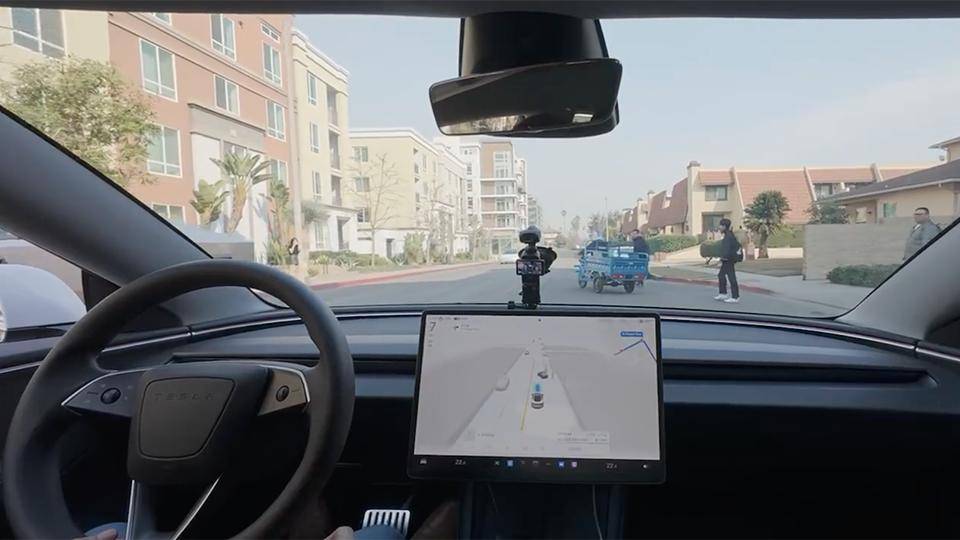 FSD最強(qiáng)版被夸大了?不會(huì)避讓電瓶車,來中國還敢用嗎?