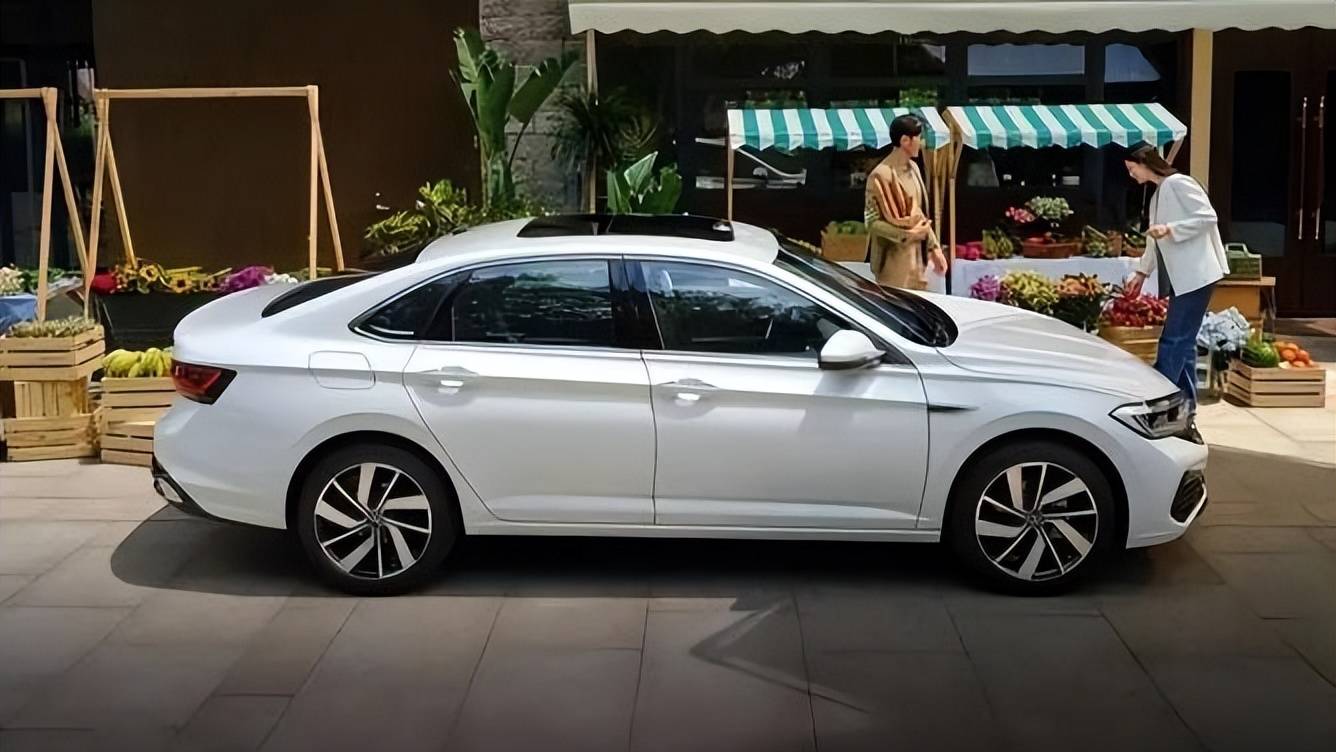 12萬預算選合資還是國產?大眾速騰對比吉利星瑞