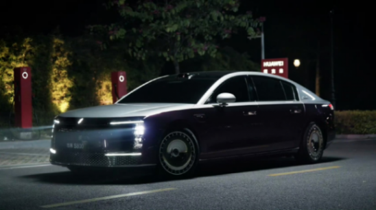 M8只是前菜?2025年鴻蒙智行有五款新車,一個(gè)比一個(gè)神秘