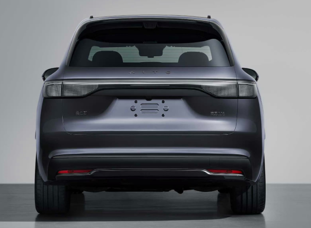 M8只是前菜?2025年鴻蒙智行有五款新車,一個(gè)比一個(gè)神秘