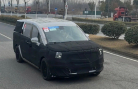 M8只是前菜?2025年鴻蒙智行有五款新車,一個(gè)比一個(gè)神秘