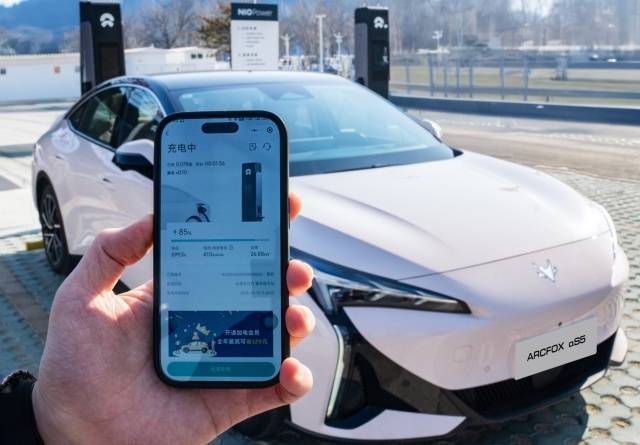 朋友多了路好走,極狐汽車與蔚來能源實現超1.4萬個充電樁共享