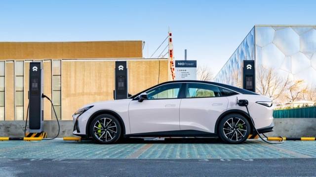 朋友多了路好走,極狐汽車與蔚來能源實現超1.4萬個充電樁共享