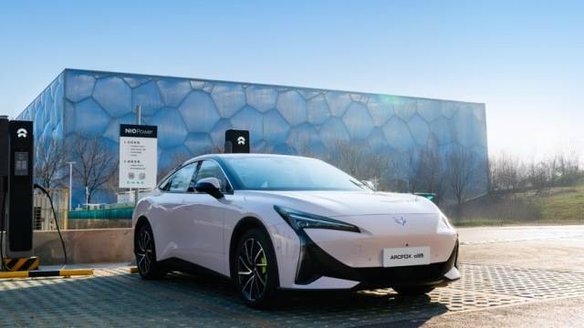 朋友多了路好走,極狐汽車與蔚來能源實現超1.4萬個充電樁共享