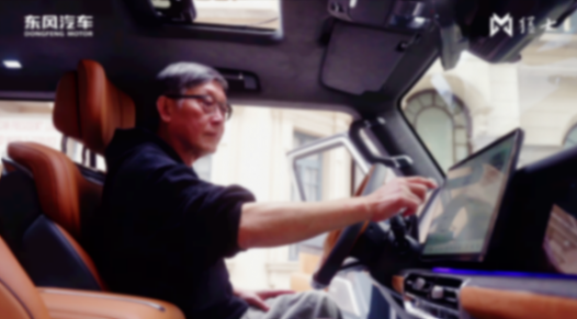 中國(guó)著名導(dǎo)演劉偉強(qiáng)喜提新座駕——東風(fēng)猛士917