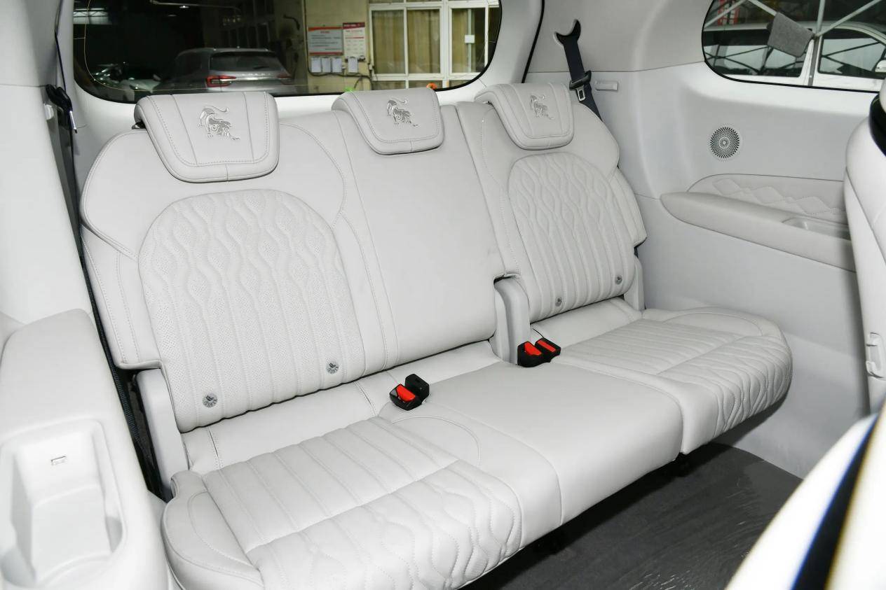 比傳祺E8大,19.99萬起,配航空座椅+200km純電續(xù)航