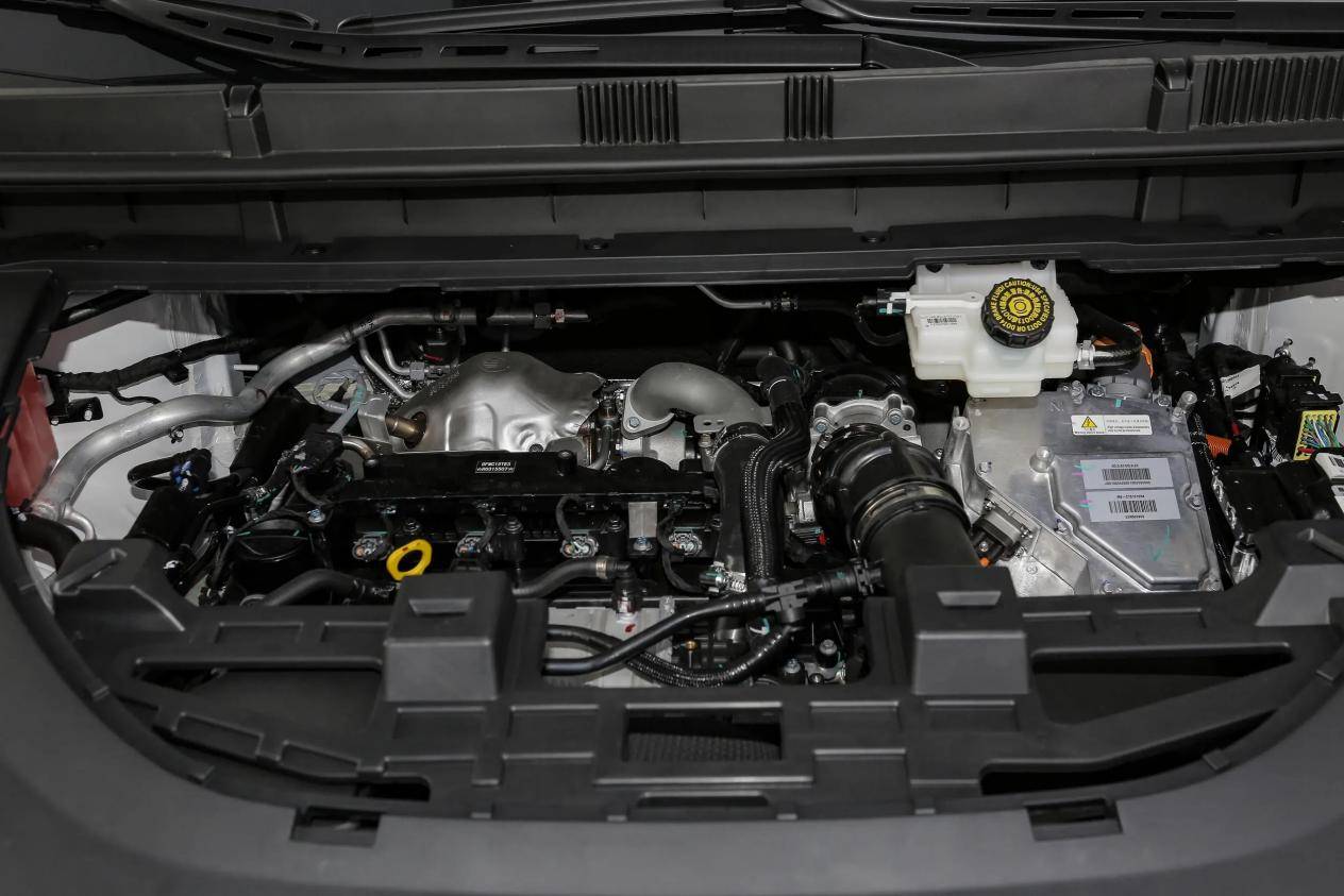 比傳祺E8大,19.99萬起,配航空座椅+200km純電續(xù)航