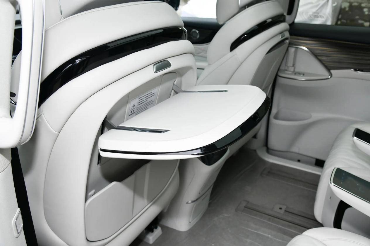 比傳祺E8大,19.99萬起,配航空座椅+200km純電續(xù)航