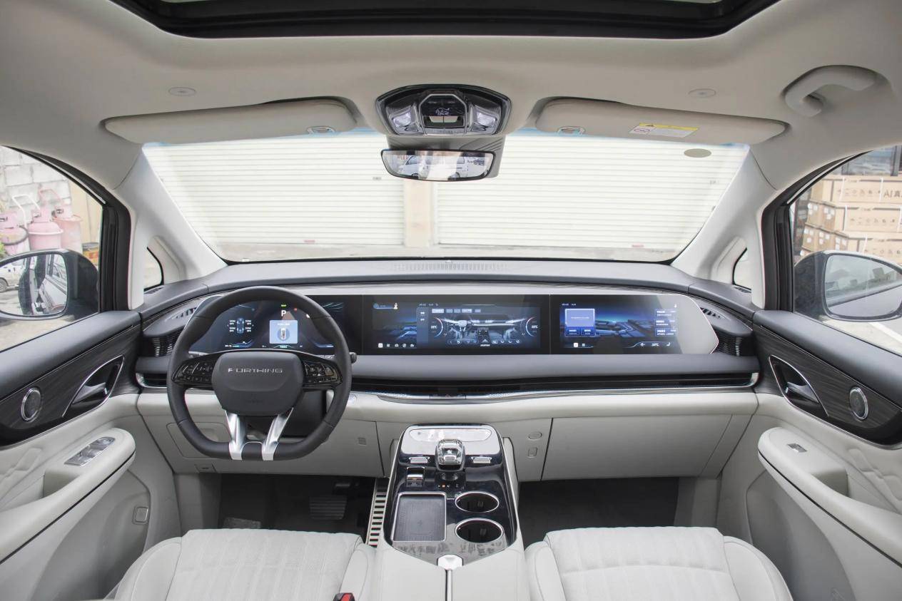 比傳祺E8大,19.99萬起,配航空座椅+200km純電續(xù)航