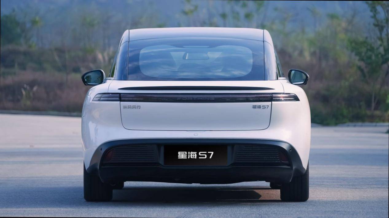 優雅掀背+蘭博懸架,軸距2米9,5.9秒破百,駕乘舒坦