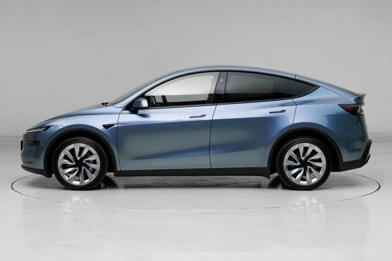 實拍25款特斯拉Model Y,全新內外設計,續航、智駕提升,3月交付