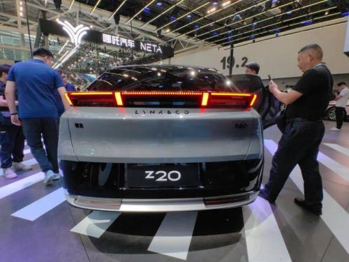 領(lǐng)克Z20細節(jié)曝光,魅族車機+零壓座椅,網(wǎng)友:這波操作穩(wěn)了!