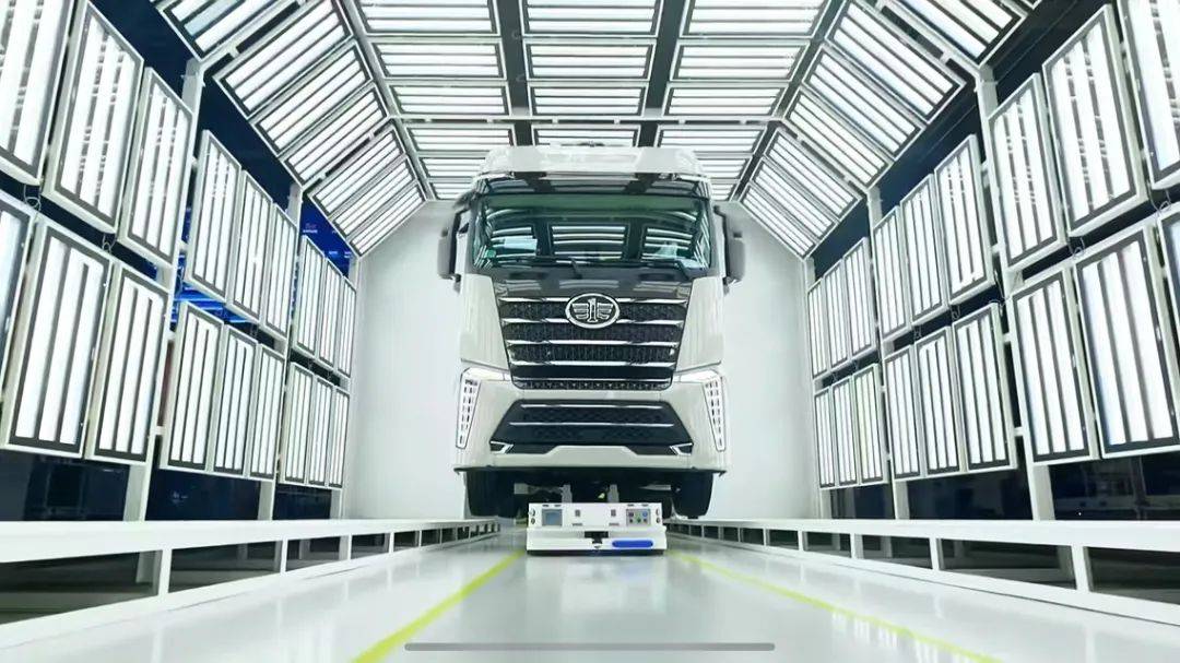 一汽解放2024年整車銷量突破25萬輛 中重卡份額連續(xù)九年行業(yè)第一