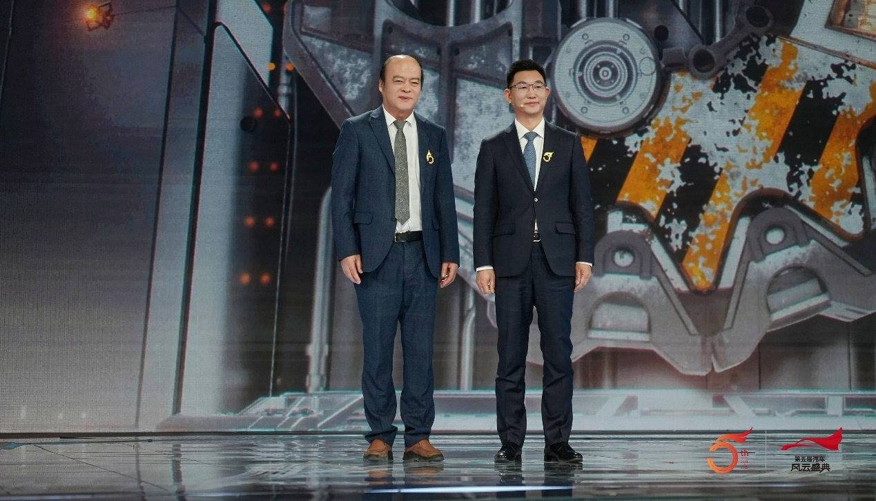 數智典范問界M9獲得第五屆《汽車風云盛典》風云2024主題車榮譽稱號