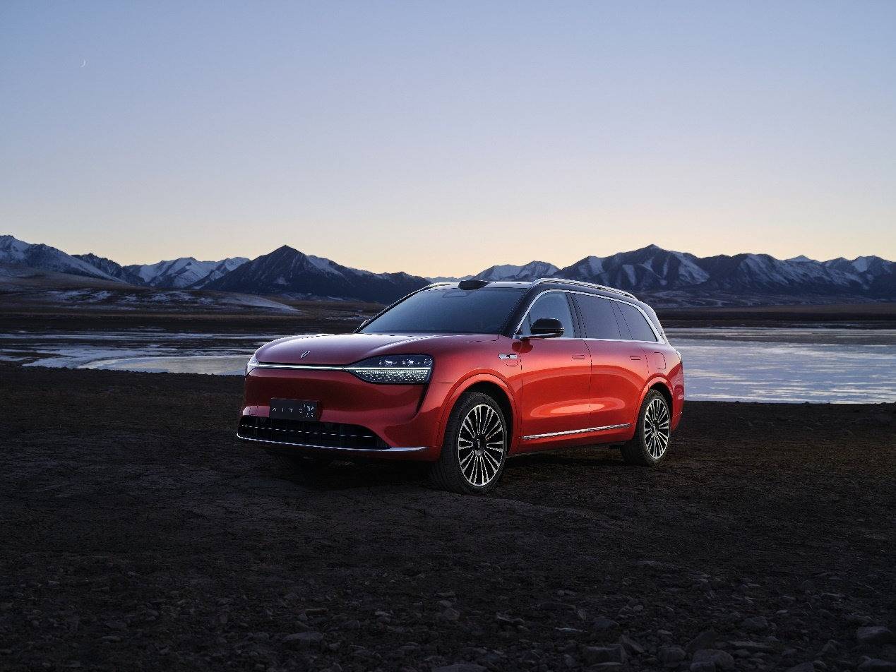 數智典范問界M9獲得第五屆《汽車風云盛典》風云2024主題車榮譽稱號