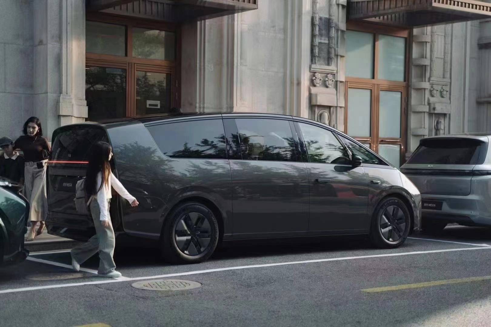 2024年度五大“爭(zhēng)議”國產(chǎn)車:出道即頂流,款款都是“話題王”!