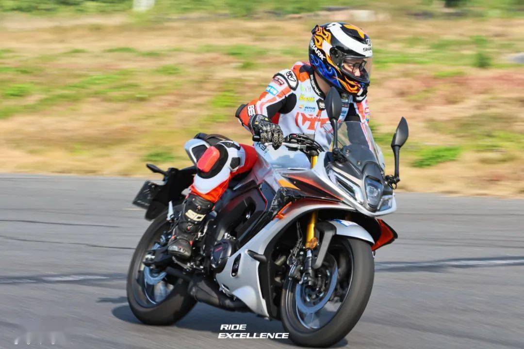 杰迪K333:年輕人的進階之選,輕巧好騎能否成為你的第一臺摩托車?