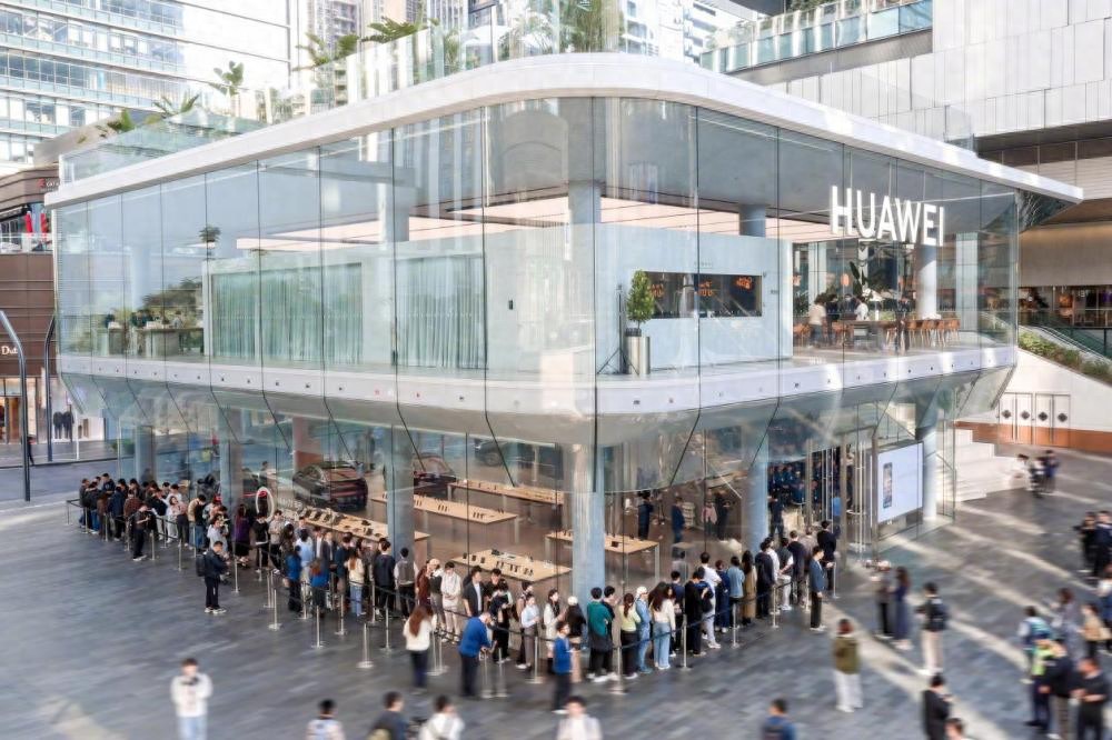 華為回歸之路:跨越“三重門” 手機國內登頂