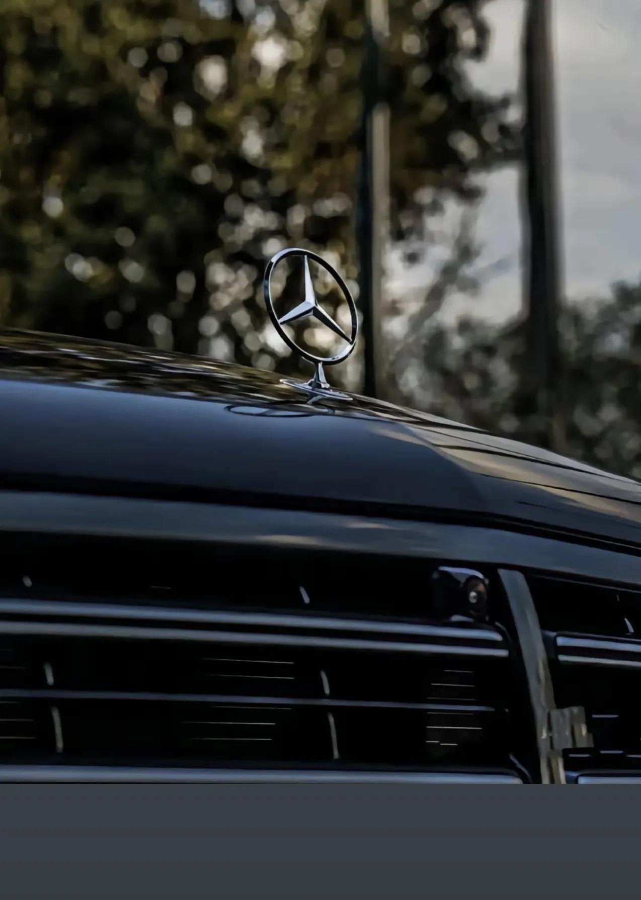 奔馳E300:中大型豪華轎車標(biāo)桿