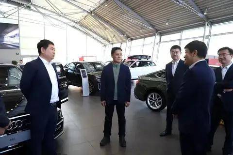 全力奔跑的陳彬和開門紅的一汽-大眾