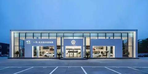 全力奔跑的陳彬和開門紅的一汽-大眾