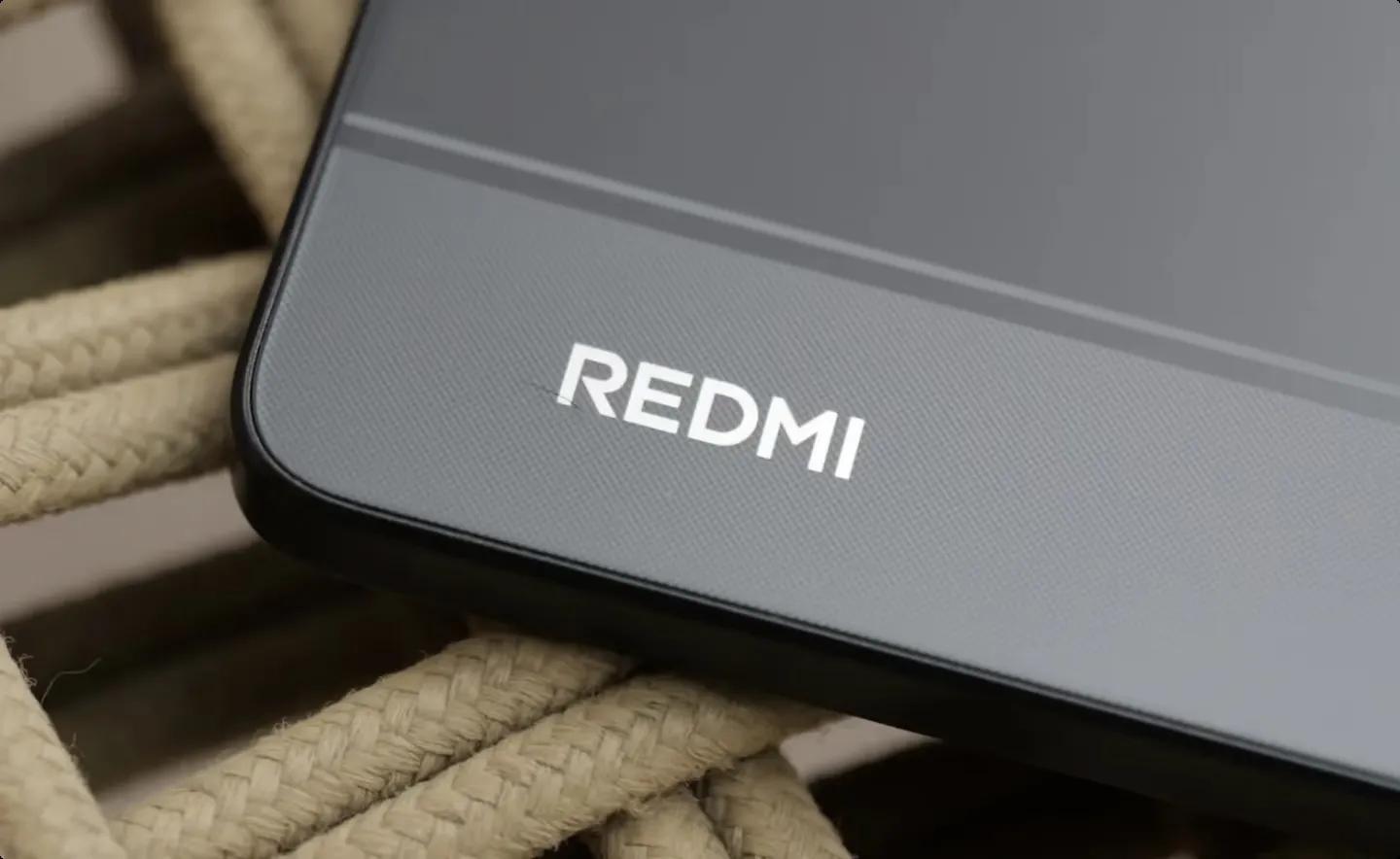 紅米turbo4 Pro真機曝光,撞臉iPhone16e!網友:底線呢?