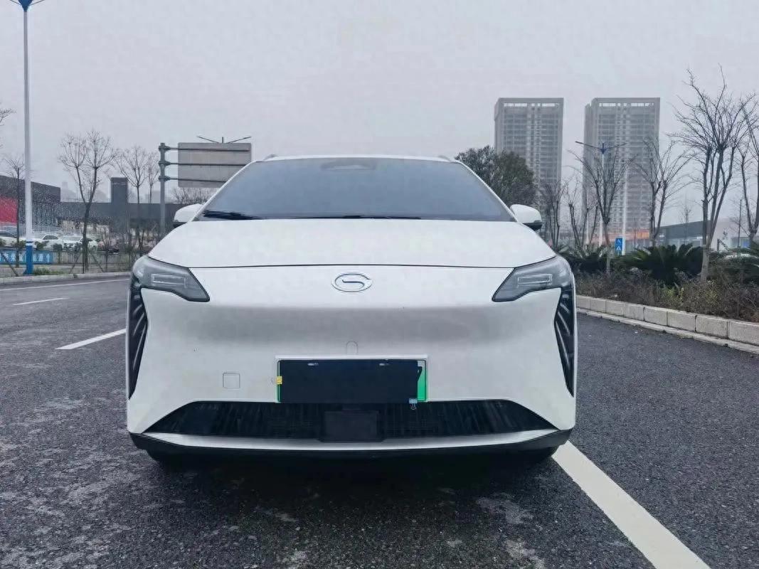 《埃安Y:十萬級純電SUV的智能天花板,重新定義未來出行新范式》