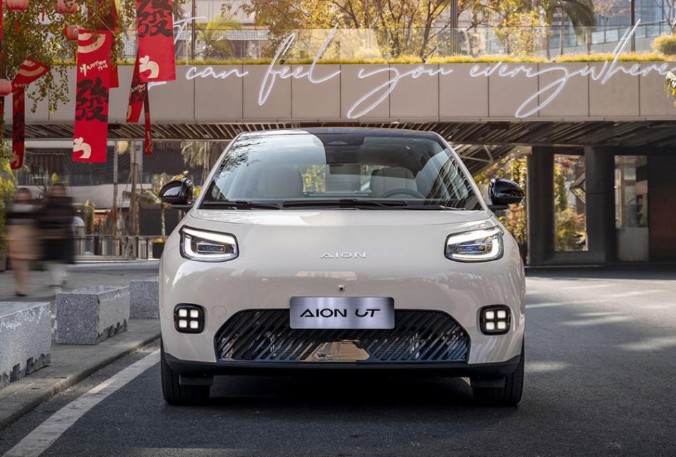 6.98萬元起!埃安UT正式上市,有AI有智駕,兩廂純電轎車續航420公里