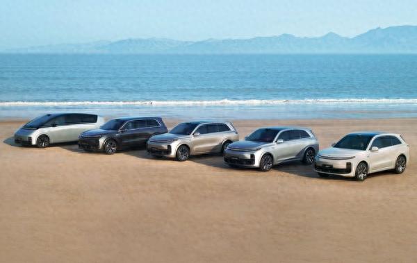 李想曬出與特斯拉FSD智駕對比結果:理想AD Max更強