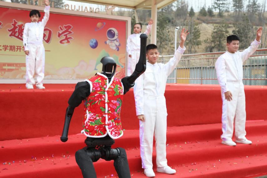 “日薪”過萬元,宇樹機器人二手租賃火爆:人形機器人都在為誰打工?