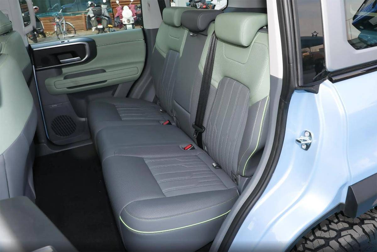 比預(yù)售價低4萬,BJ40增程版上市,17.98萬元起