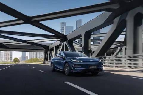 吉利銀河星耀8預(yù)售,13.98萬豎起“豪華平權(quán)”大旗