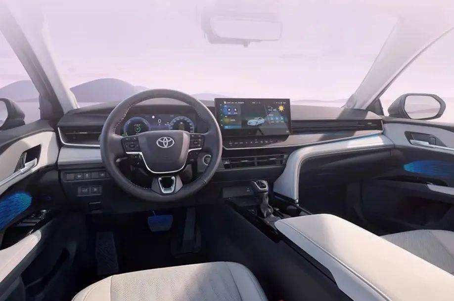 濃眉大眼的豐田開始忽悠人了?凱美瑞加個打燈變道就叫“智駕版”