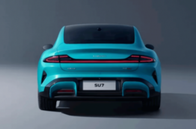 小米SU7大燈翹邊?官方回應了,極小范圍內的車輛可能會局部變形