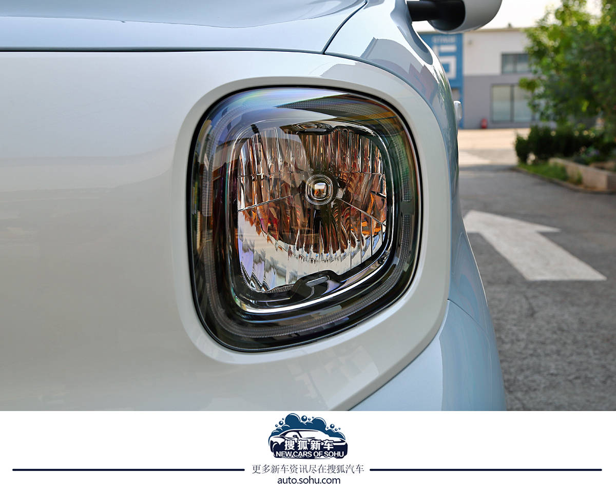 進(jìn)一步滿足個(gè)性化潮流需求 奔騰小馬“冰椰藍(lán)”新車(chē)色實(shí)拍