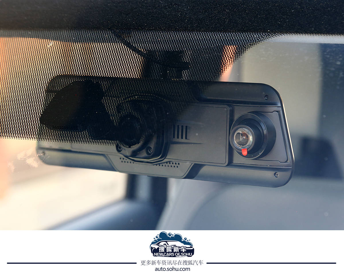 進(jìn)一步滿足個(gè)性化潮流需求 奔騰小馬“冰椰藍(lán)”新車(chē)色實(shí)拍