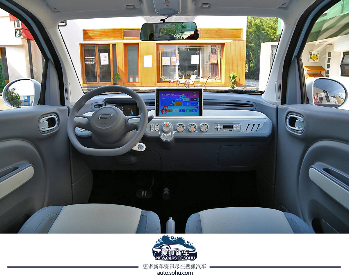 進(jìn)一步滿足個(gè)性化潮流需求 奔騰小馬“冰椰藍(lán)”新車(chē)色實(shí)拍