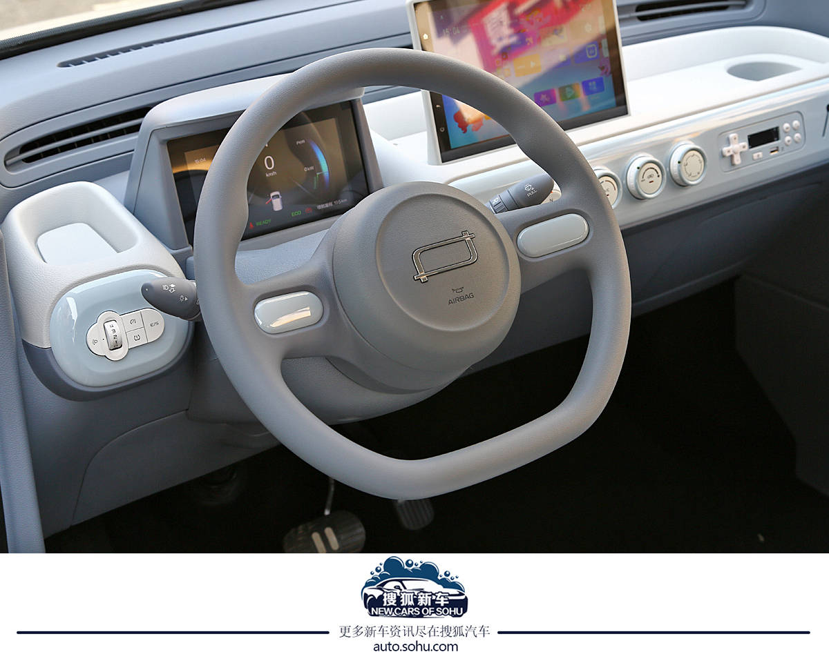 進(jìn)一步滿足個(gè)性化潮流需求 奔騰小馬“冰椰藍(lán)”新車(chē)色實(shí)拍