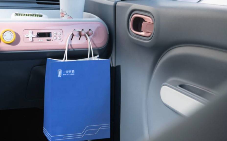 進(jìn)一步滿足個(gè)性化潮流需求 奔騰小馬“冰椰藍(lán)”新車(chē)色實(shí)拍