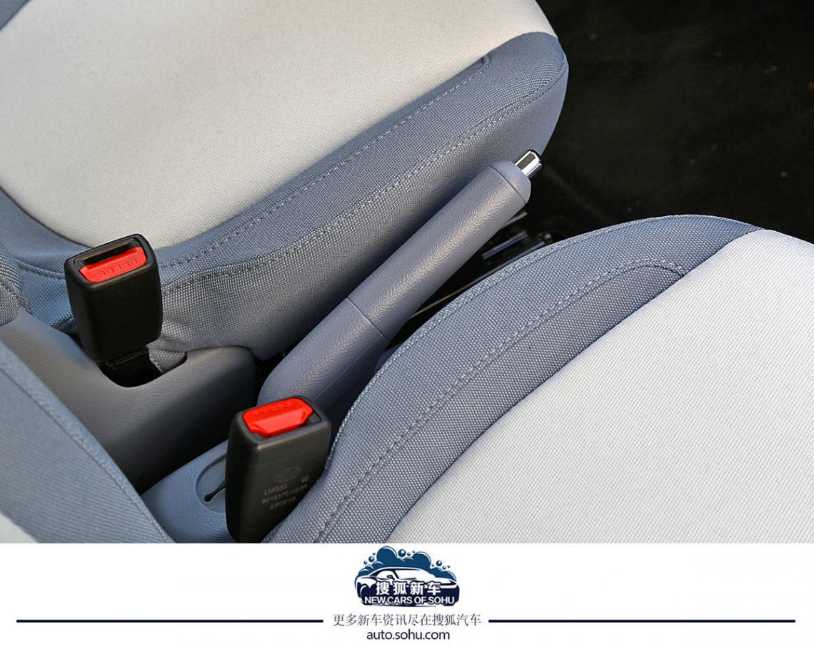 進(jìn)一步滿足個(gè)性化潮流需求 奔騰小馬“冰椰藍(lán)”新車(chē)色實(shí)拍